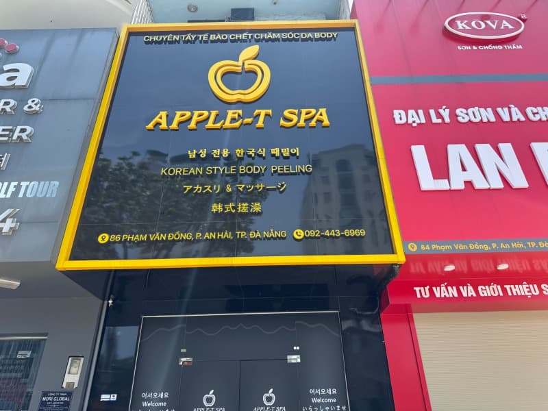 다낭 애플스파 외관과 APPLE-T SPA 간판