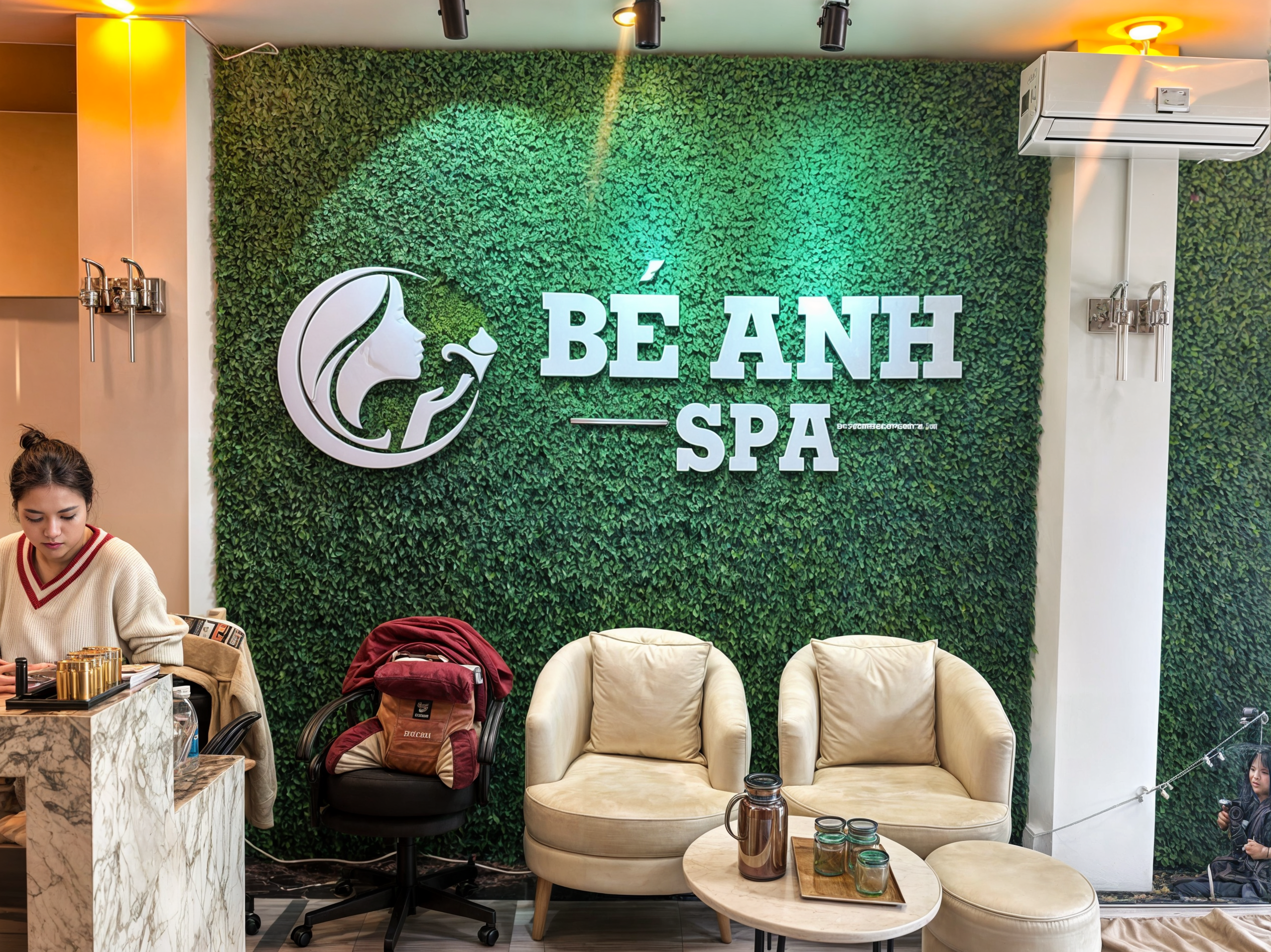 BÉ ANH SPA 로고가 보이는 다낭 베안 스파 리셉션과 대기 공간