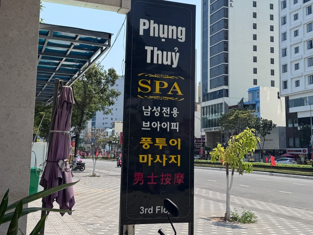 다낭 풍투이 스파 3층 안내 간판